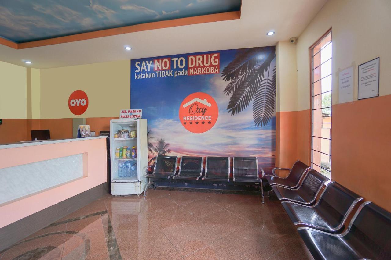 Super Oyo 2639 Oxy Townhouse Hotel Manado Exterior photo