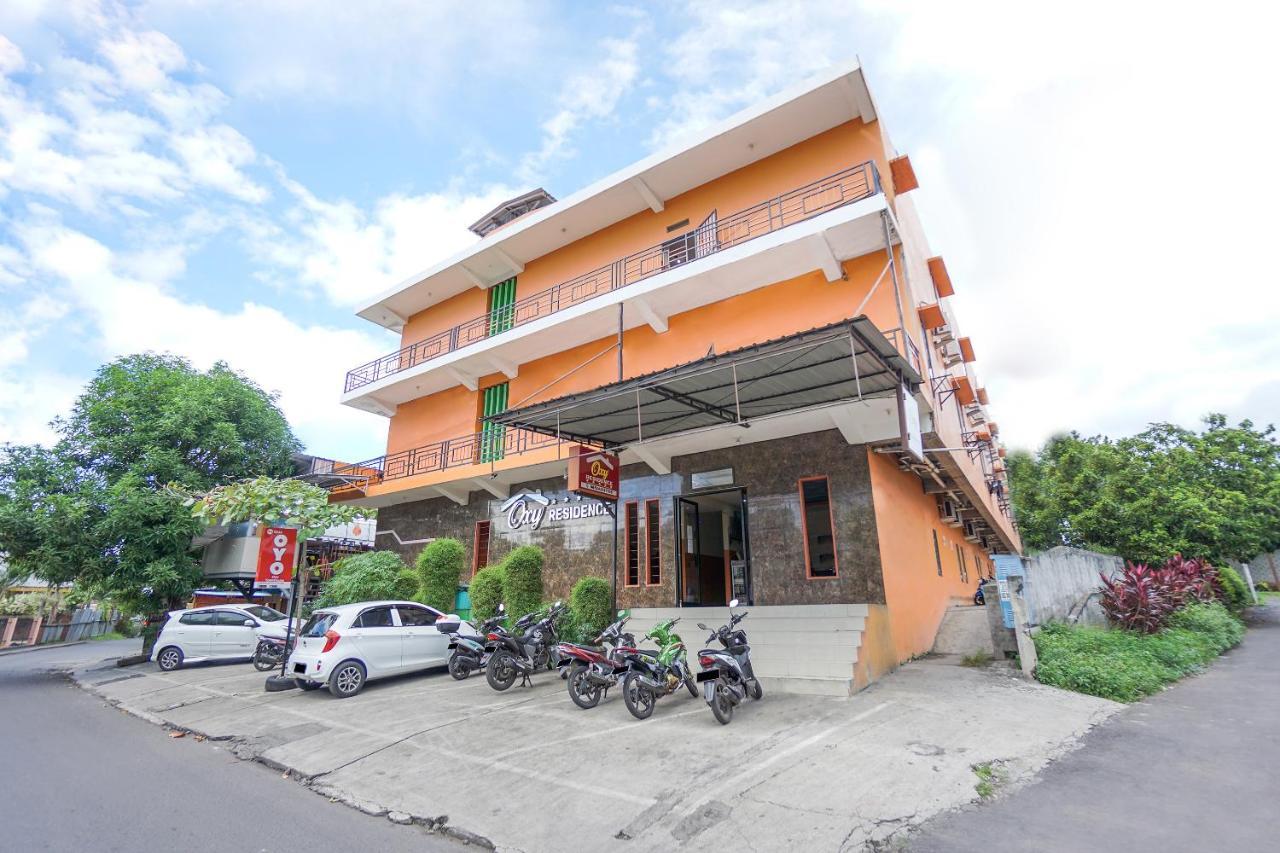 Super Oyo 2639 Oxy Townhouse Hotel Manado Exterior photo