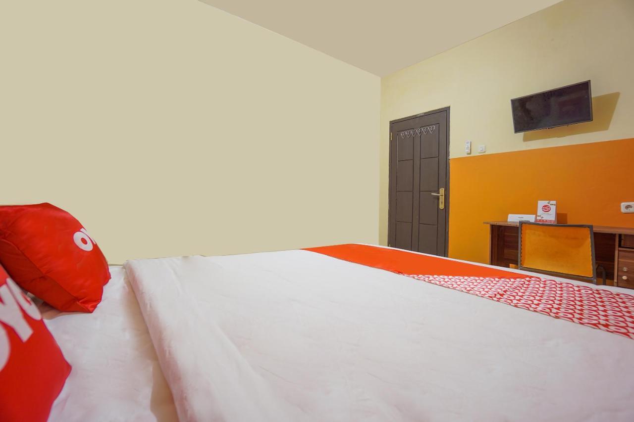 Super Oyo 2639 Oxy Townhouse Hotel Manado Exterior photo