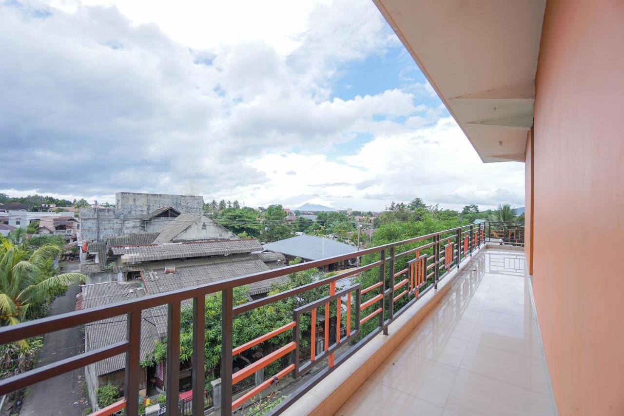 Super Oyo 2639 Oxy Townhouse Hotel Manado Exterior photo